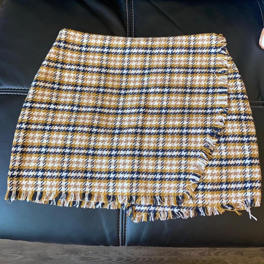 Tan/yellow/blue skirt! Good material